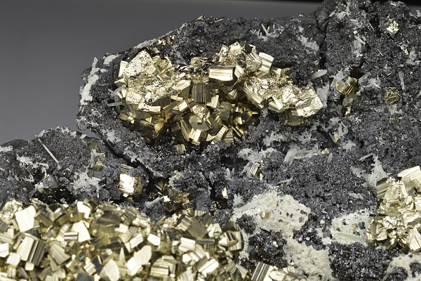 Pyrite on Sphalerite, Quartz