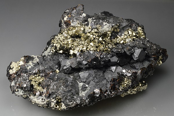 Pyrite on Sphalerite, Quartz