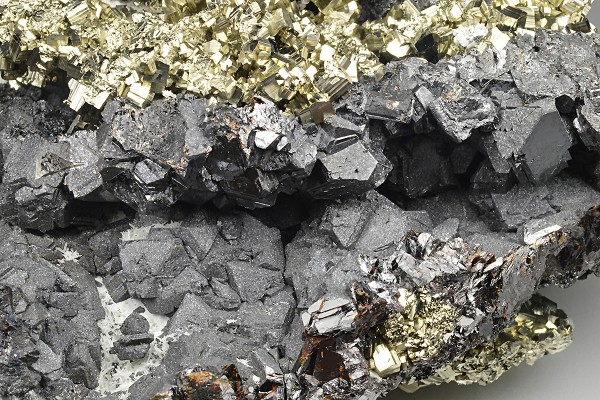 Pyrite on Sphalerite, Quartz