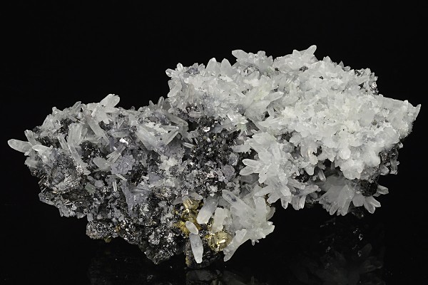 Thin Galena plates, Sphalerite, Quartz, Chalcopyrite