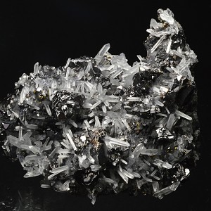 Quartz on Sphalerite, Chalcopyrite