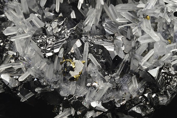 Quartz on Sphalerite, Chalcopyrite