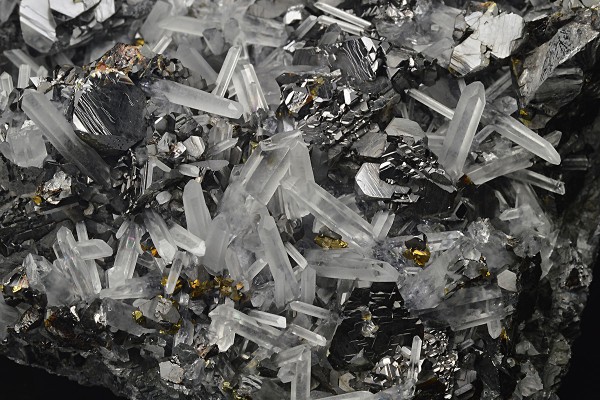 Quartz on Sphalerite, Chalcopyrite