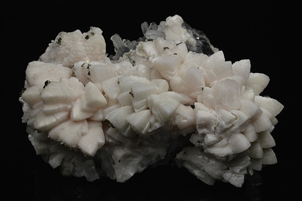 Manganoan Calcite on Quartz, Chalcopyrite