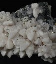 Manganoan Calcite on Quartz, Chalcopyrite