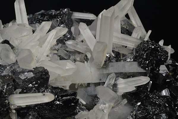 Sphalerite, Quartz