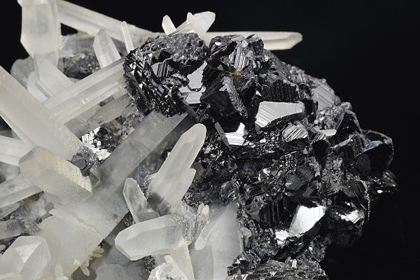 Sphalerite, Quartz