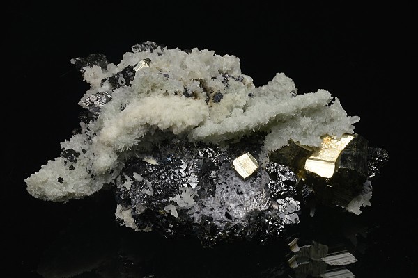 Pyrite, Quartz, Sphalerite, thin Galena plates