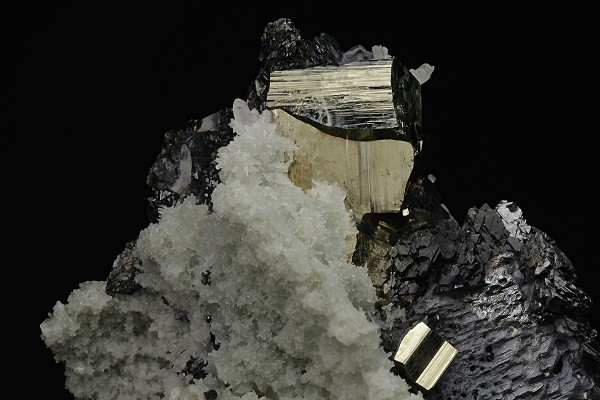 Pyrite, Quartz, Sphalerite, thin Galena plates