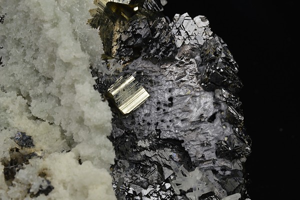 Pyrite, Quartz, Sphalerite, thin Galena plates