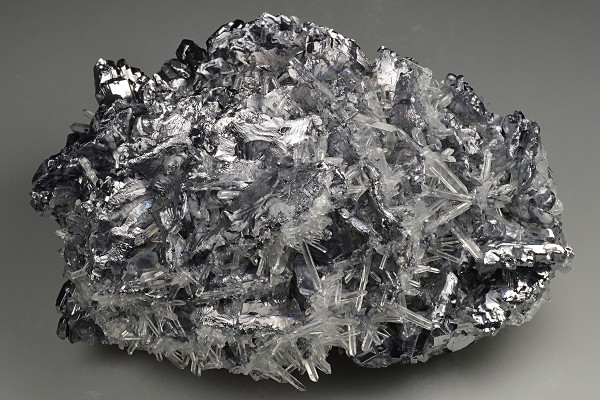Quartz, spinel law twin Galena