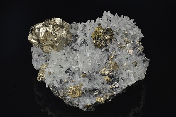 Pyrite, Quartz, Chalcopyrite, Sphalerite