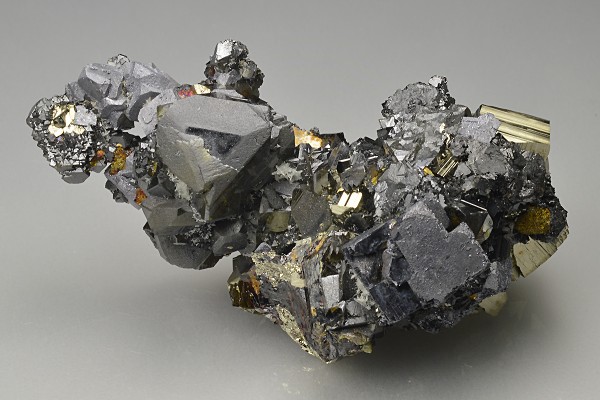 Pyrite, gem Sphalerite var.Cleiophane, Galena, Chalcopyrite