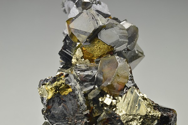 Pyrite, gem Sphalerite var.Cleiophane, Galena, Chalcopyrite