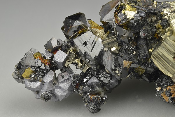 Pyrite, gem Sphalerite var.Cleiophane, Galena, Chalcopyrite