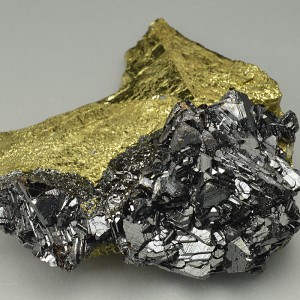 Sphalerite tetrahedrons on Chalcopyrite
