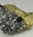 Sphalerite tetrahedrons on Chalcopyrite