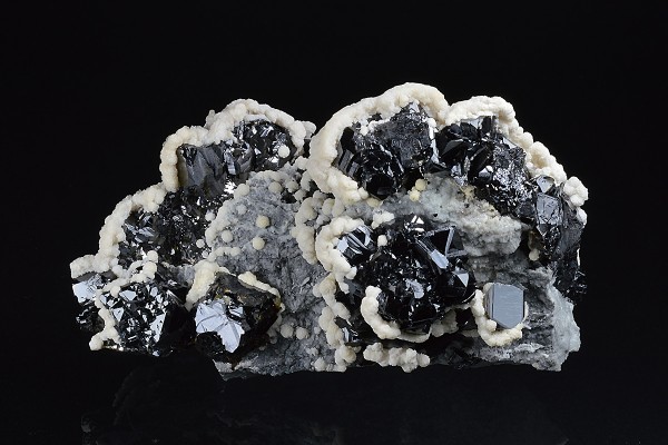 Sphalerite, Calcite