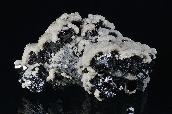 Sphalerite, Calcite