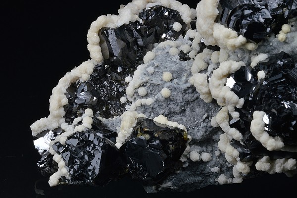 Sphalerite, Calcite
