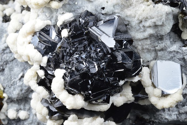 Sphalerite, Calcite