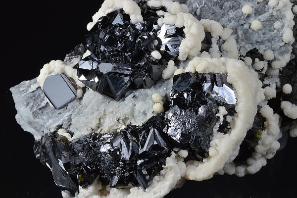 Sphalerite, Calcite