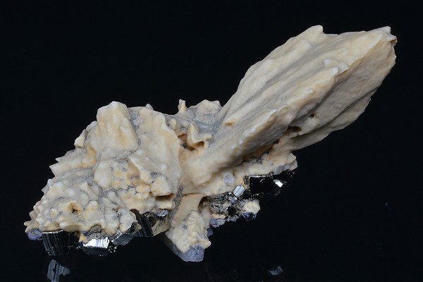 Pseudomorphous after Calcite, Pyrite, Quartz