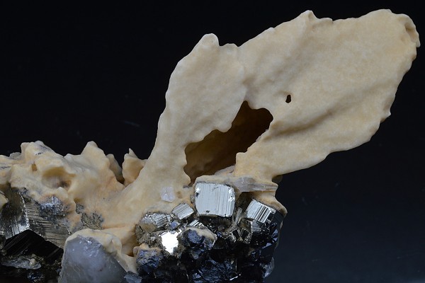 Pseudomorphous after Calcite, Pyrite, Quartz