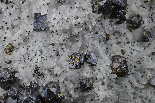 Cleiophane, Galena, Quartz, Chalcopyrite