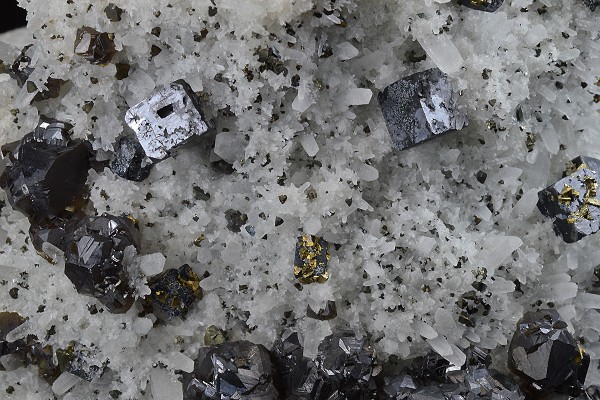 Cleiophane, Galena, Quartz, Chalcopyrite