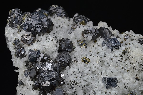 Cleiophane, Galena, Quartz, Chalcopyrite
