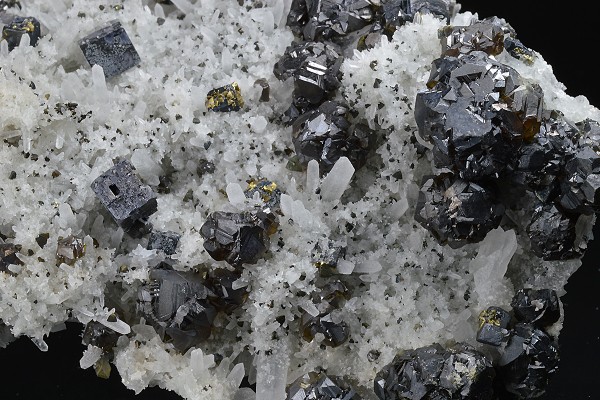 Cleiophane, Galena, Quartz, Chalcopyrite