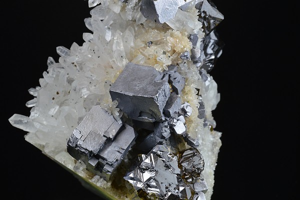 Skeletal Galena, Cleiophane, Quartz, Chalcopyrite
