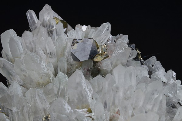 Quartz, Cleiophane, Pyrite, Chalcopyrite