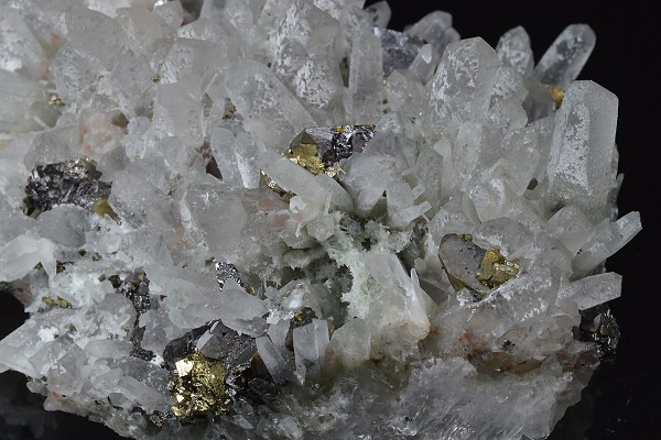 Quartz, Cleiophane, Pyrite, Chalcopyrite