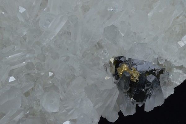 Chalcopyrite, skeletal Galena, Quartz, Sphalerite, Pyrite