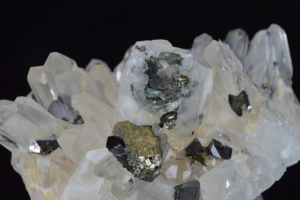Quartz, Sphalerite, Galena, Chalcopyrite, Pyrite