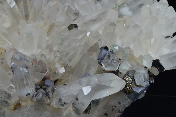 Quartz, Sphalerite, Galena, Chalcopyrite, Pyrite