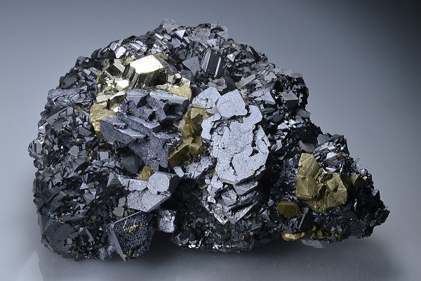Galena, gem Sphalerite var.Cleiophane, Pyrite, Chalcopyrite