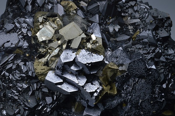 Galena, gem Sphalerite var.Cleiophane, Pyrite, Chalcopyrite