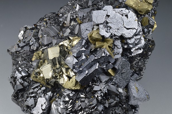 Galena, gem Sphalerite var.Cleiophane, Pyrite, Chalcopyrite