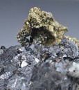 Chalcopyrite on Sphalerite, Quartz