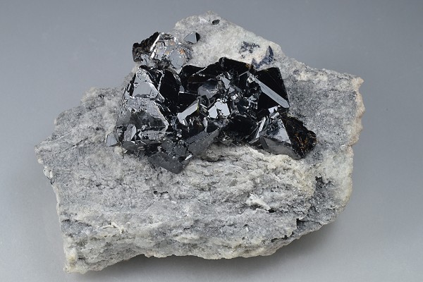 Sphalerite on host rock