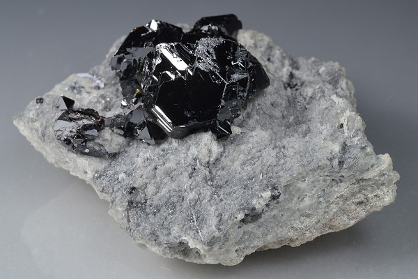 Sphalerite on host rock