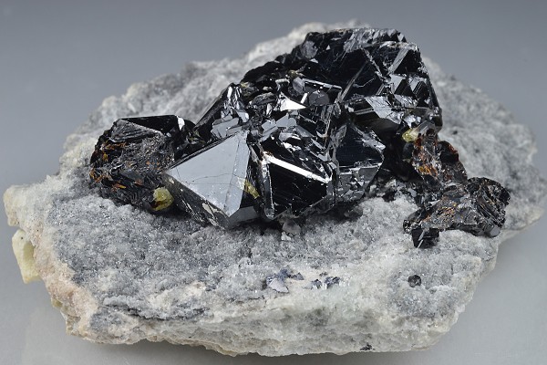 Sphalerite on host rock