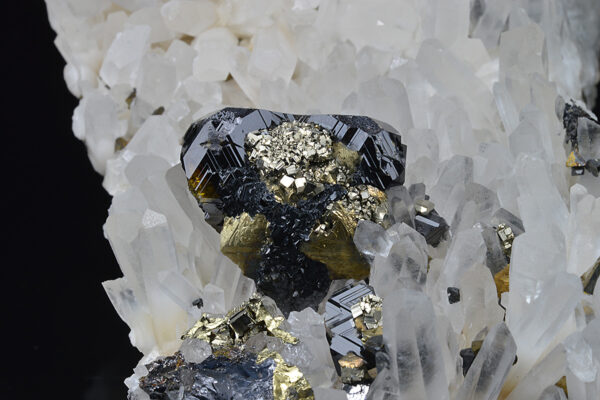 Quartz, Sphalerite, Chalcopyrite, Pyrite