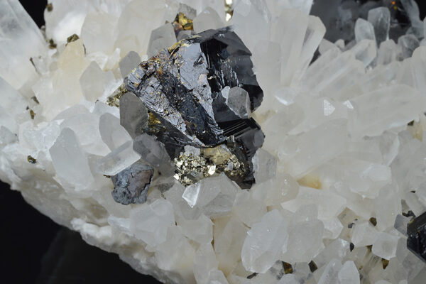 Quartz, Sphalerite, Chalcopyrite, Pyrite
