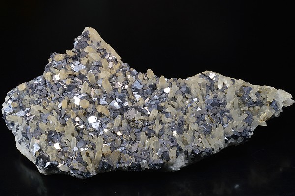 Twinned and truncated Galena, Quartz, Calcite