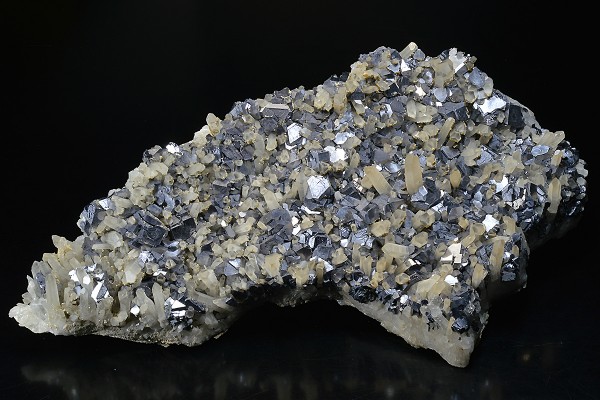 Twinned and truncated Galena, Quartz, Calcite