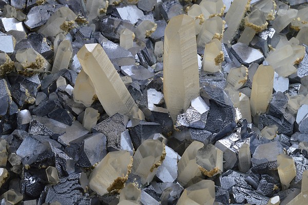 Twinned and truncated Galena, Quartz, Calcite